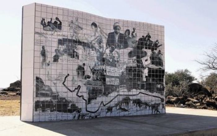 
            Melville Edelstein honoured 40 years after his death during the Soweto uprising | National | BDlive				    
					