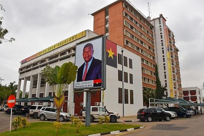 MPLA aborda crise reinante na IURD - Política - Angola Press - ANGOP