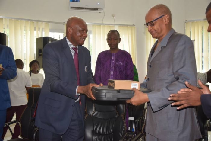 Le Pnud octroie des kits de retransmission au Codni - Journal Le Pays | Tchad