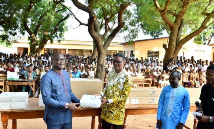 Togo : le PNUD équipe 6 CEG en matériels de diffusion de vidéos