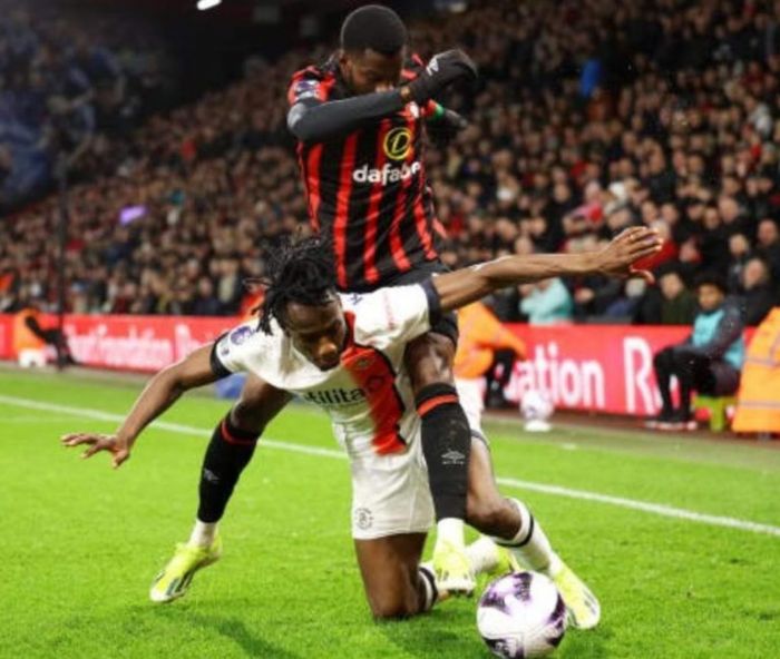 Dango Ouattara bat Issa Kaboré en Premier League !