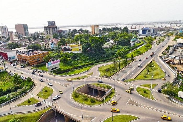 Un symposium ouvert sur d’opérationnalisation des ZES ouvert à Douala - Journal de Brazza