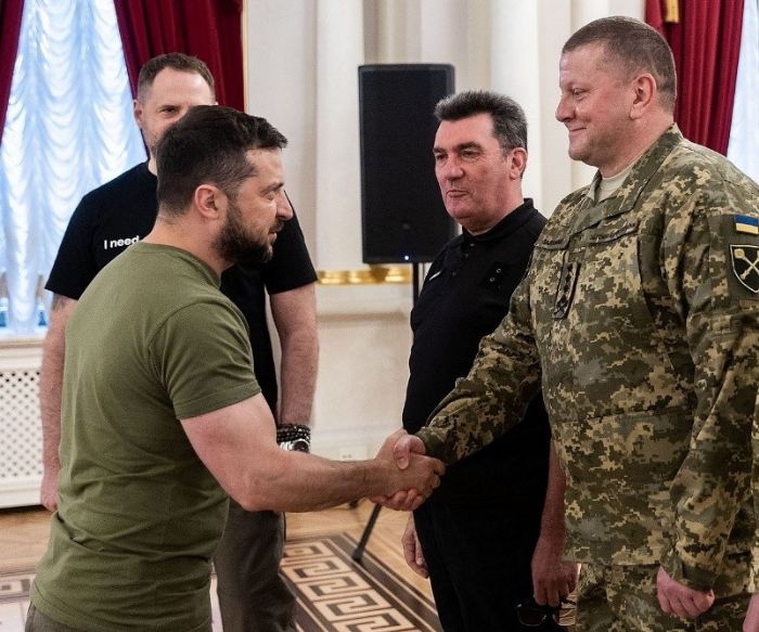Le général Zaloujny : le candidat des néo-nazis à la présidence ukrainienne