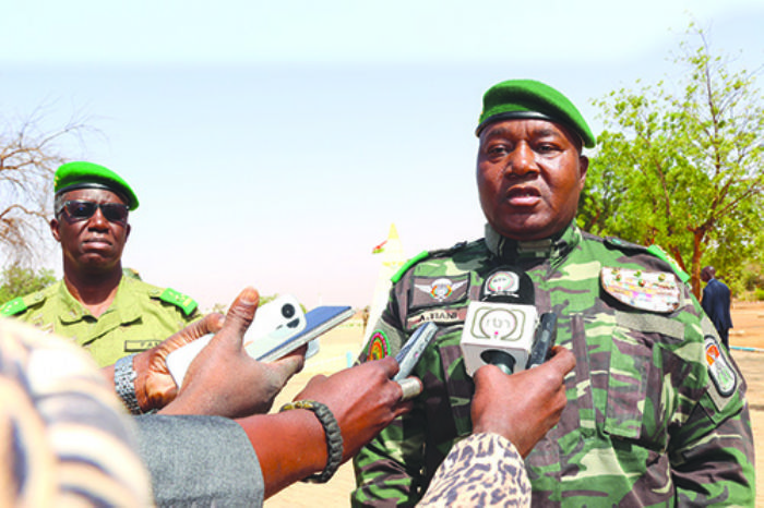 Visite du Président de la République à la base aérienne 101 : Le Chef suprême des Armées félicite et encourage les FDS pour leur prompte réaction suite à une tentative d’infiltration – Le Sahel