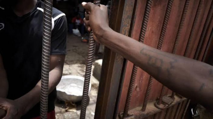 Mali : téléphones, drogue et munitions saisis dans  les prisons