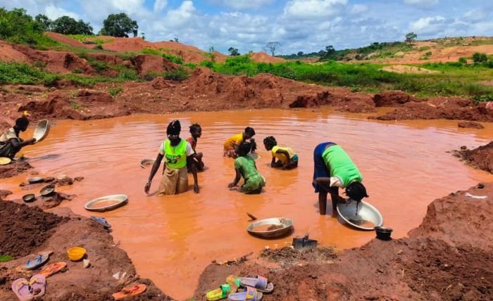Deadly Border Mine Collapse Exposes Risks Behind Central Africa's Gold Rush