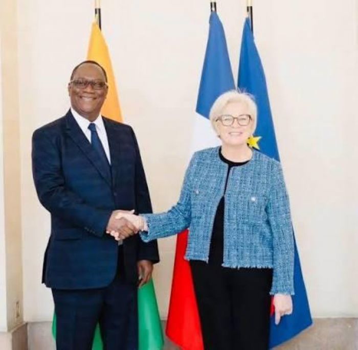 Défense : Abidjan renforce sa coopération militair e avec Paris