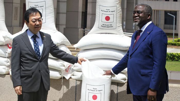 Togo: Pendant que des tonnes de riz Kovié pourrissent dans les magasins, le gouvernement commercialise du riz japonais