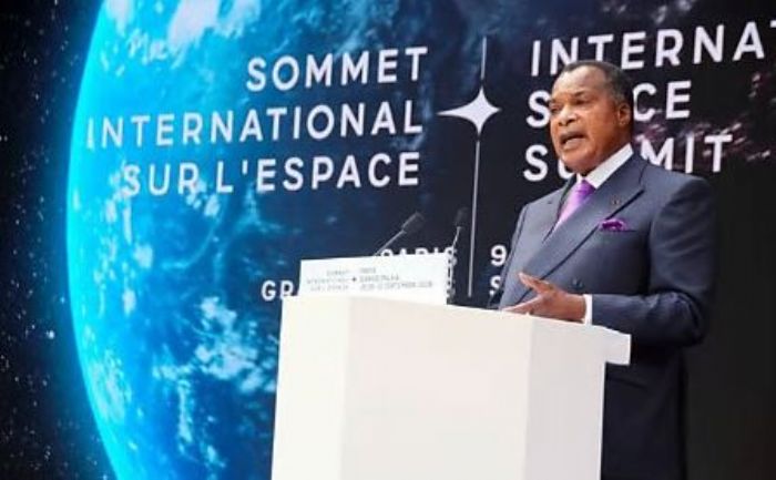 La tête dans les étoiles et les pieds hors-sol