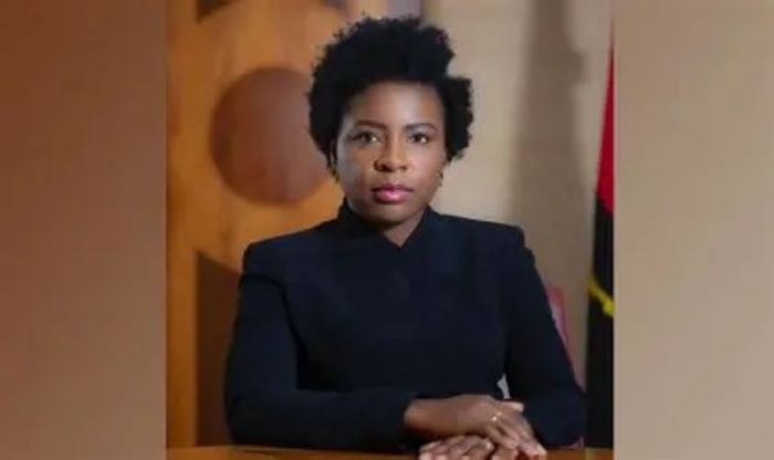 A Ministra das Finanças e o Lamaçal da Kianda In Sana