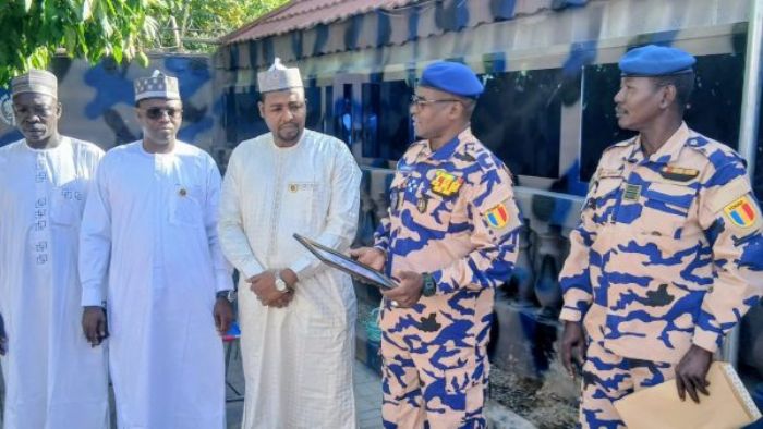 Tchad : la Gendarmerie nationale décerne une attestation de reconnaissance au maire Mahamat Khalil Abdelkerim