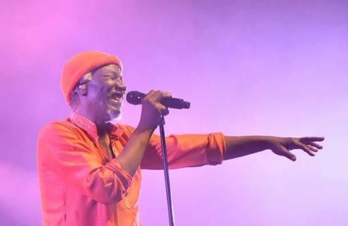 Alpha Blondy aux juntes de l’AES : « Ça suffit ! »