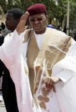 
					Tandja reconduit le gouvernement dirige parle Premier Ministre Seini Oumarou.