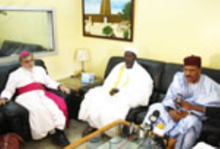 
									Fin de la mission du ministre d'Etat, ministre des Affaires Etrangères, de la Coopération, de l'Intégration Africaine et  des Nigériens à l'Extérieur à Abuja, au Nigeria : compassion et solidarité du Chef de l'Etat au Président et au peuple du Nigeria
							