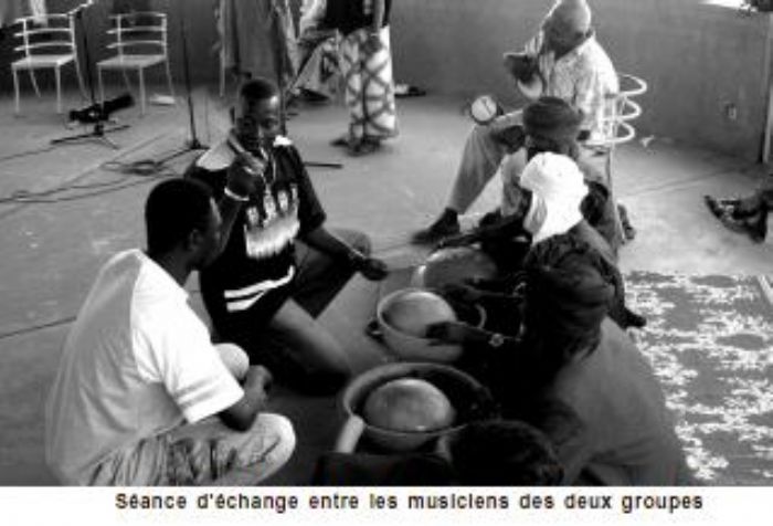 Caravane musicale Niamey –Essakane : Mamar Kassey et Etran Finatawa accordent leurs violons