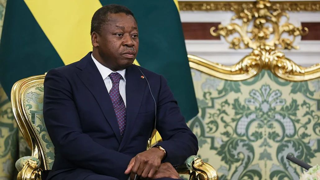 Togo: Faure Gnassingbé. Fausse Constitution. Fausse 5e République. Selon la CEDEAO!