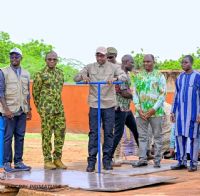 Accès à l’eau potable : le Premier ministre met en service le Centre de production de Dourou