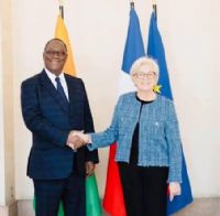 Défense : Abidjan renforce sa coopération militair e avec Paris
