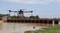 Lutte contre le paludisme : une campagne de traitement des gîtes larvaires par drone lancée à Ouagadougou