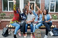 Vacances scolaires : entre souvenirs heureux et expériences douloureuses