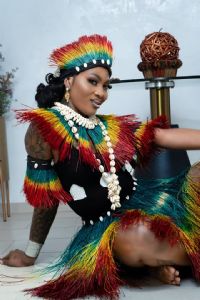 CHOCOLLETE : Artiste chanteuse, compositrice, créatrice de contenu et modèle