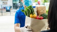Les enseignes de la grande distribution s'associent aux plateformes de livraison