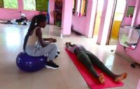 À Ouagadougou, la rééducation abdominale aide les mamans à reprendre leur ventre en main