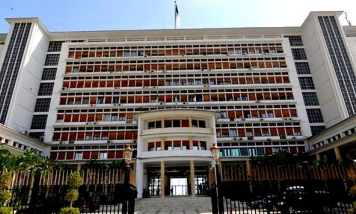 Gouvernement: plusieurs dossiers en débat - REPORTERS ALGERIE
