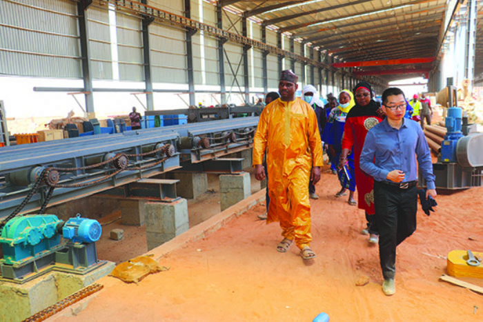 Visite d’une délégation du Ministère du Commerce et de la société civile dans trois unités industrielles au Niger : La société civile satisfaite de l’évolution des chantiers d’implantation des unités industrielles – Le Sahel